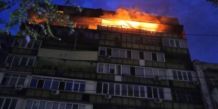 Deadly strikes on Kyiv as Russia continues ferocious bombardment of Ukraine for second night